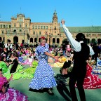 LOLA IMAGINA Y LAURA MUÑOZ AMARILLO HACE 4 AÑOS
